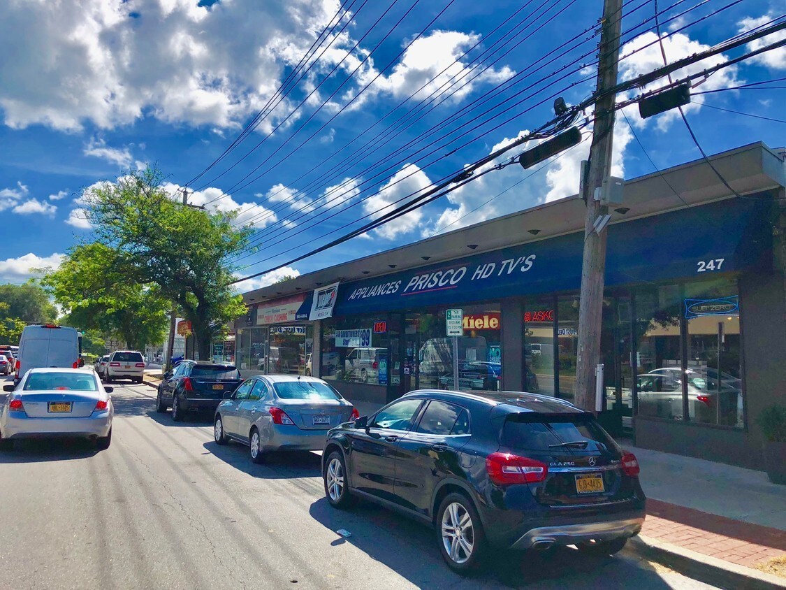 237-247 Tarrytown Rd, White Plains, NY à louer Photo du bâtiment- Image 1 de 24