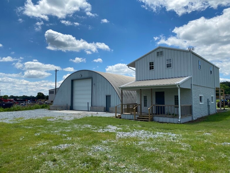 3136 and 3158 Highway 20 Portfolio portfolio of 2 properties for sale on LoopNet.ca - Primary Photo - Image 2 of 2