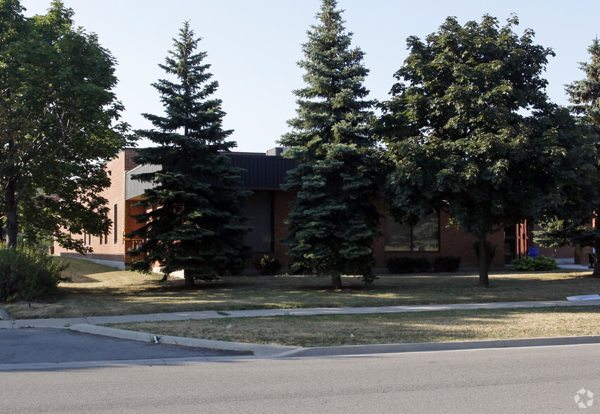 310 Brunel Rd, Mississauga, ON for lease - Building Photo - Image 2 of 2