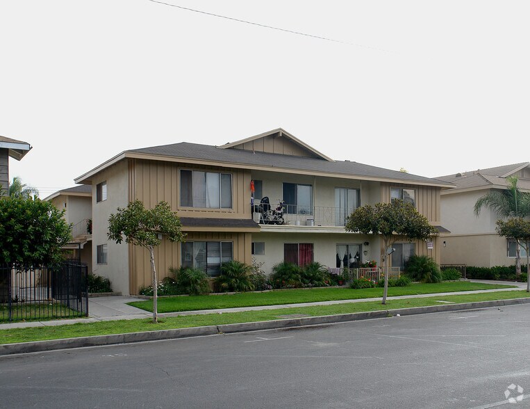 1303 W Lynne Ave, Anaheim, CA à vendre - Photo du bâtiment - Image 2 de 2