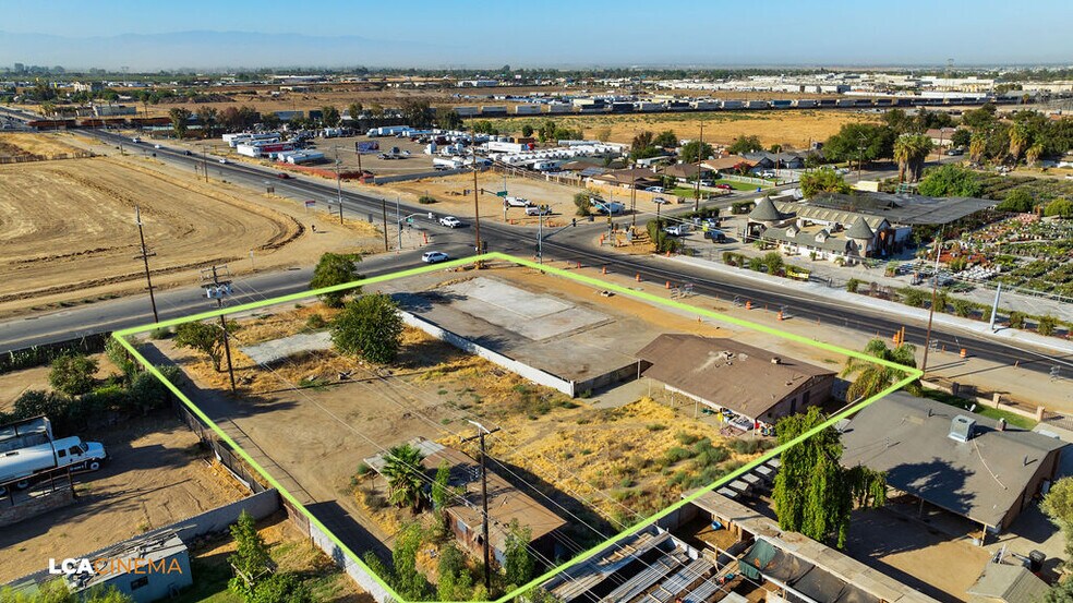301 Morning Dr, Bakersfield, CA à vendre - Photo du bâtiment - Image 3 de 10
