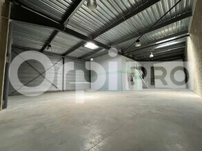 Office in Vert-Saint-Denis for lease Interior Photo- Image 1 of 12