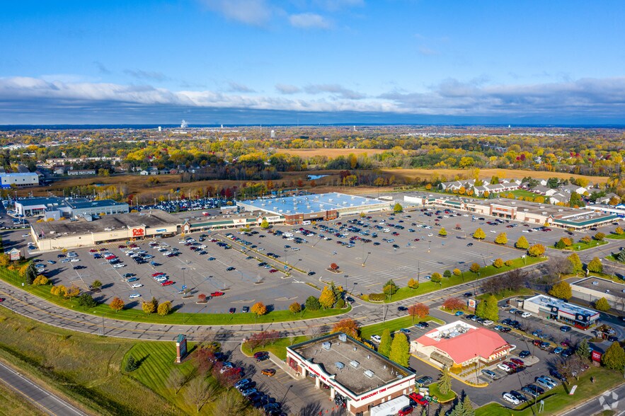 12900-13020 Riverdale Dr NW, Coon Rapids, MN à louer - Photo du bâtiment - Image 3 de 23