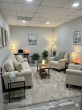 4747 N 1st St, Fresno, CA à louer Photo intérieure- Image 2 de 3