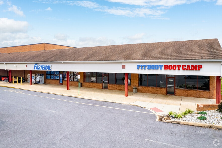 3907-3957 Lincoln Hwy, Downingtown, PA for lease - Building Photo - Image 3 of 9