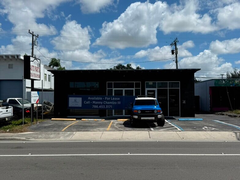 7227 Bird Rd, Miami, FL à louer - Photo du bâtiment - Image 2 de 21