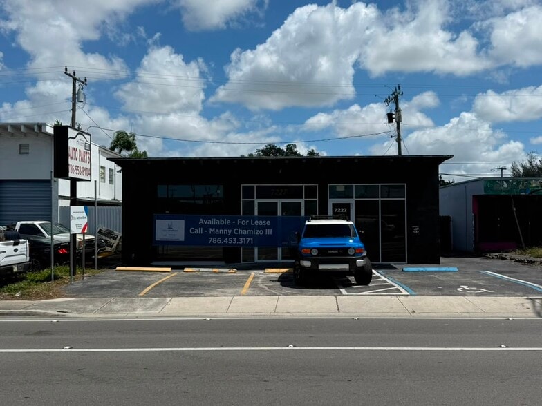 7227 Bird Rd, Miami, FL à louer - Photo du bâtiment - Image 2 de 21