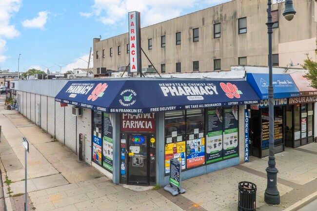 Plus de détails pour 84 N Franklin St, Hempstead, NY - Commerce de détail à louer