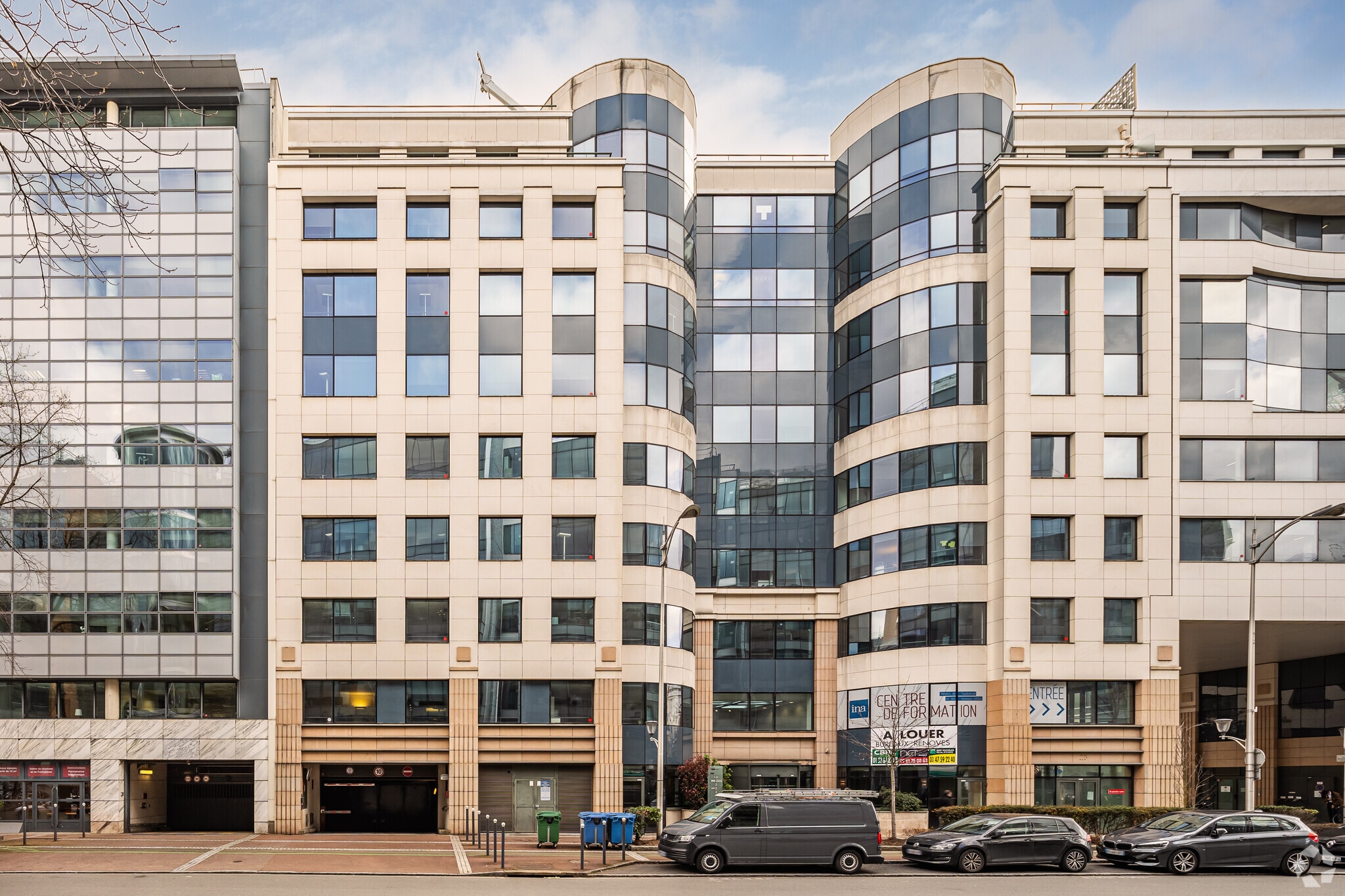 19-27 Rue Camille Desmoulins, Issy-les-Moulineaux for lease Primary Photo- Image 1 of 4