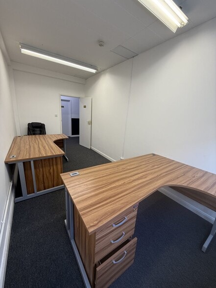 336 Molesey Rd, Walton-On-Thames for lease - Interior Photo - Image 1 of 7