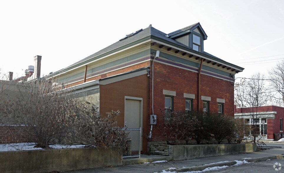 4410 Brazee St, Cincinnati, OH à louer - Photo du bâtiment - Image 2 de 2