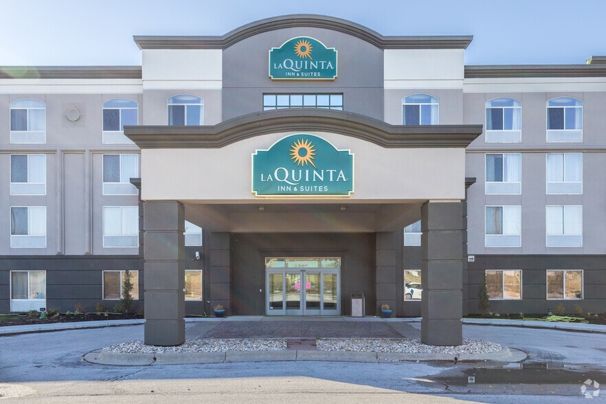 1201 Avenue H, Carter Lake, IA for sale - Building Photo - Image 2 of 28