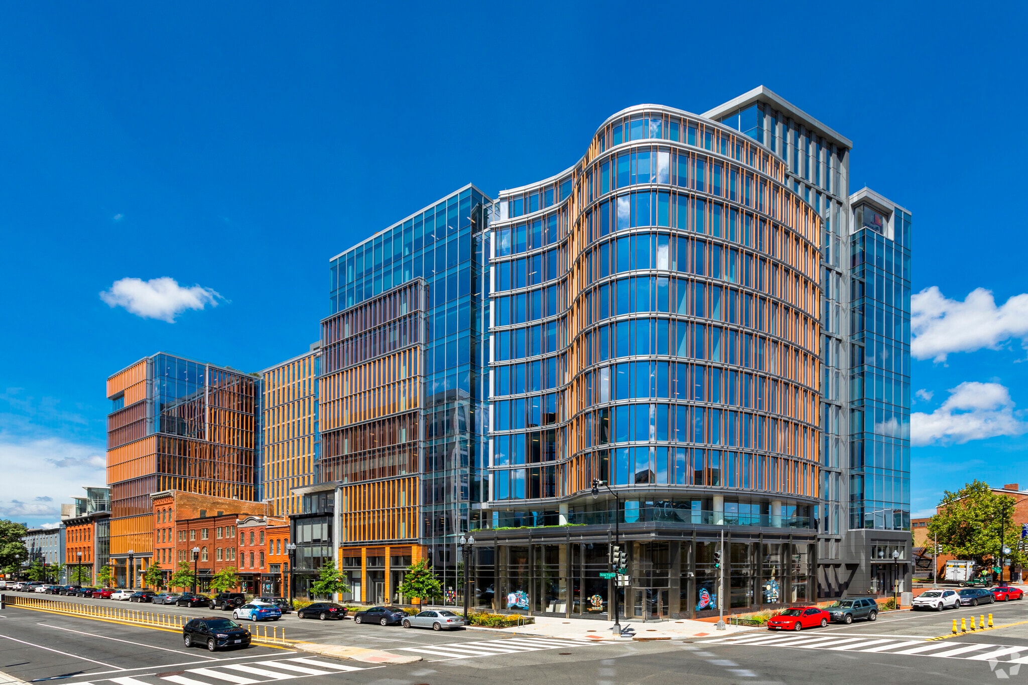 655 New York Ave NW, Washington, DC à louer Photo du bâtiment- Image 1 de 8