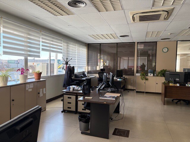 Industrial in Coslada, Madrid for lease - Building Photo - Image 3 of 5