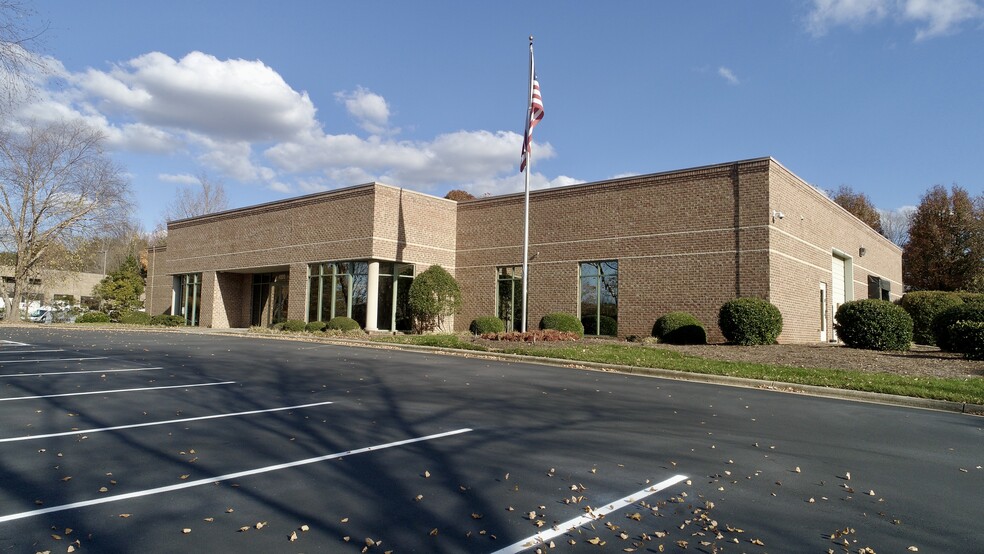 4120 Beechwood Dr, Greensboro, NC for lease - Building Photo - Image 1 of 16