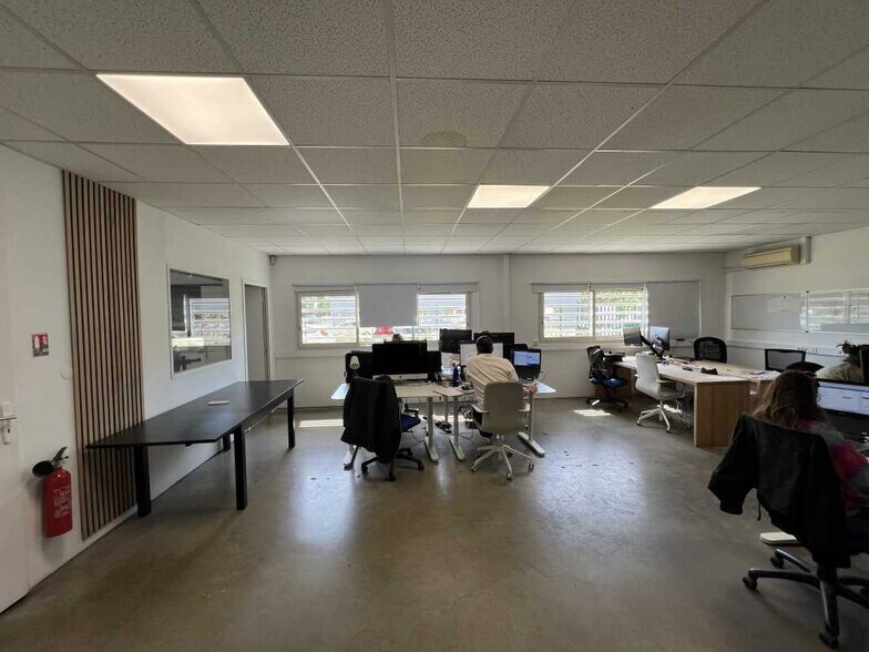 Flex in Bordeaux for sale - Interior Photo - Image 3 of 6