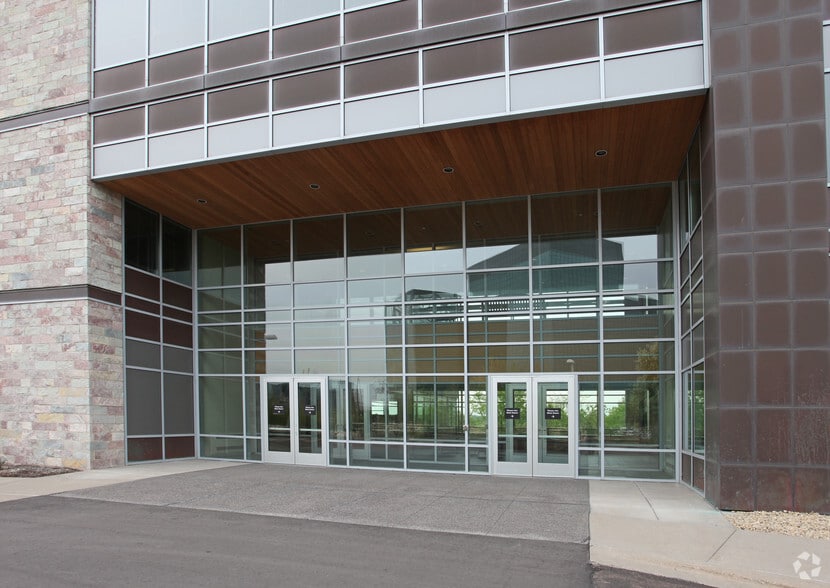 3311 E Old Shakopee Rd, Bloomington, MN à louer - Photo du bâtiment - Image 2 de 2