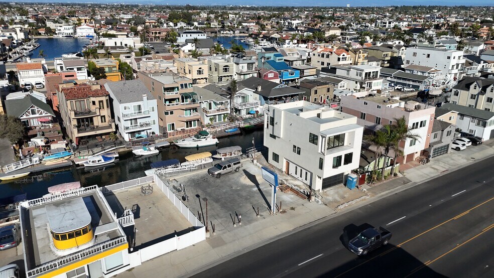 16746 Pacific Coast Hwy, Huntington Beach, CA à vendre - Photo du bâtiment - Image 2 de 19