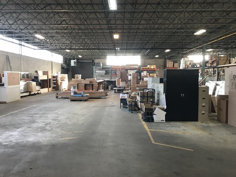 70 Mall Dr, Commack, NY for lease - Interior Photo - Image 3 of 5