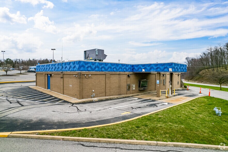 5990 University Blvd, Moon Township, PA for lease - Building Photo - Image 2 of 3