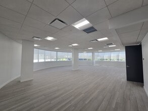 500 N Dixie Hwy, Hallandale Beach, FL à louer Photo intérieure- Image 2 de 3