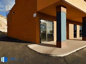 5200 N Mesa St, El Paso, TX for lease Building Photo- Image 1 of 7