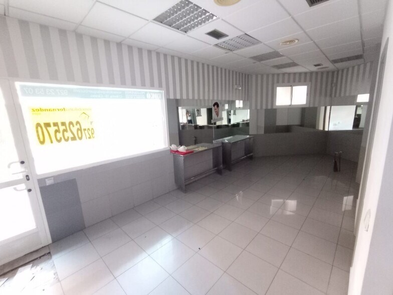 Retail in Cáceres for sale - Building Photo - Image 1 of 12