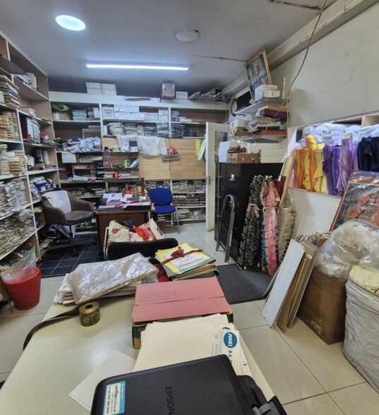 208 Ealing Rd, Wembley for lease - Interior Photo - Image 3 of 5