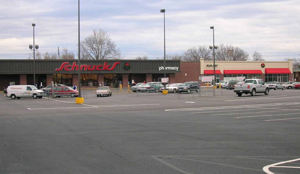 State St, East Saint Louis, IL for lease - Primary Photo - Image 1 of 50