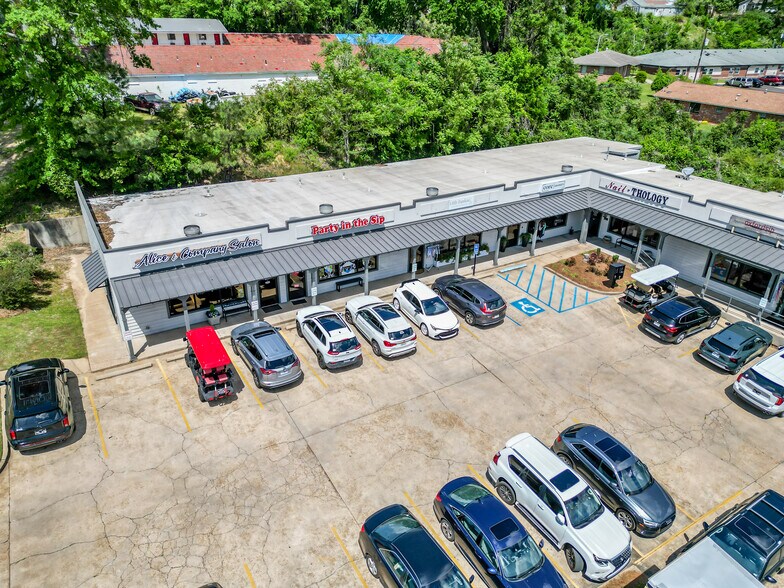 1525 University Ave, Oxford, MS à vendre - Photo du bâtiment - Image 2 de 19