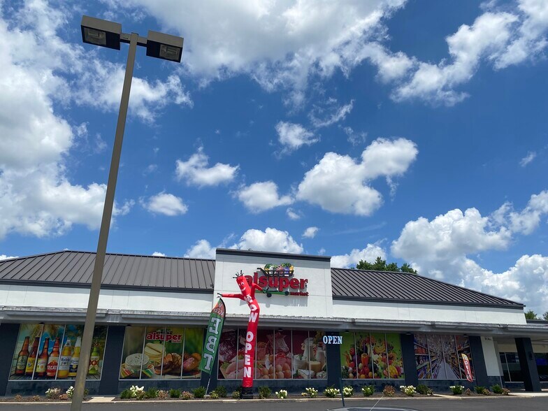 10316-10412 Shawnee Mission Pky, Shawnee, KS for lease - Building Photo - Image 2 of 6