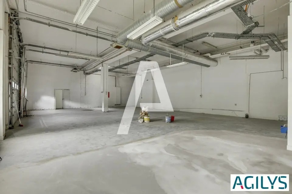 Flex in Antony for lease Building Photo- Image 1 of 9