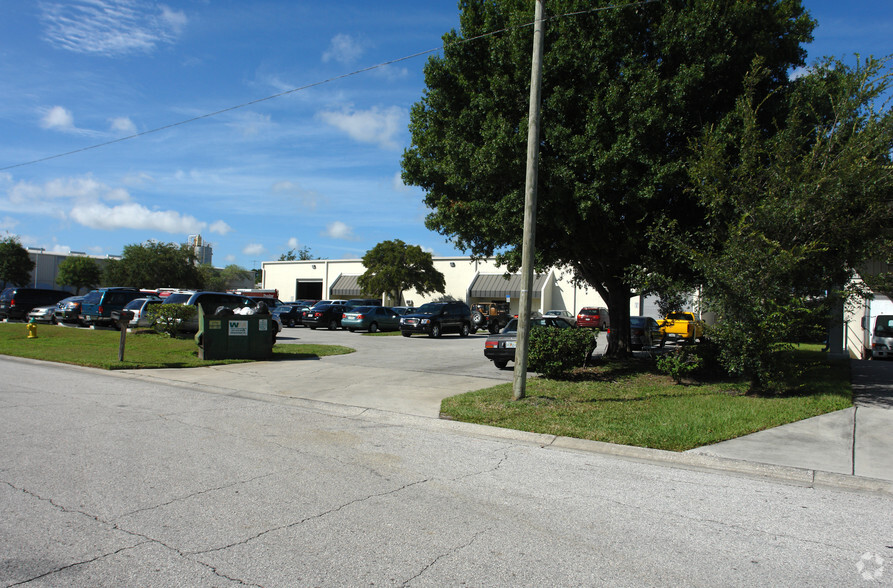 10530 47th St N, Clearwater, FL for lease - Primary Photo - Image 1 of 2