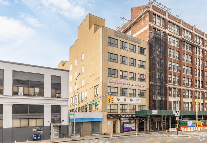 33-24 Northern Blvd, Long Island City, NY à louer - Photo du bâtiment - Image 1 de 8