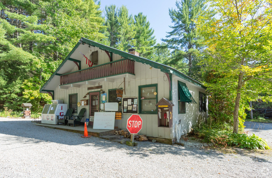 660 Glen Athol Rd, Warrensburg, NY à vendre - Photo principale - Image 1 de 1