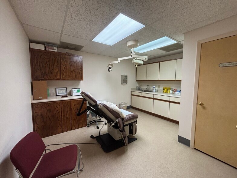 112 Surgical Blvd, Seneca, SC à vendre - Photo du bâtiment - Image 2 de 5