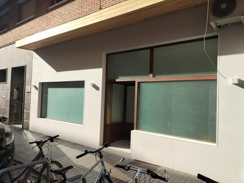 Commerce de détail dans Zaragoza, Zaragoza à louer - Photo du bâtiment - Image 3 de 25