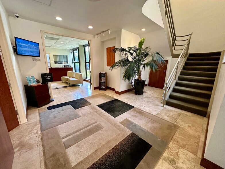 6520 Airport Center Dr, Greensboro, NC à louer - Photo intérieure - Image 2 de 5