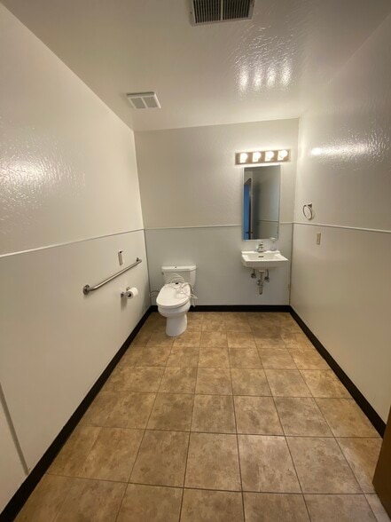 970 Terra Bella Ave, Mountain View, CA for lease - Interior Photo - Image 3 of 15