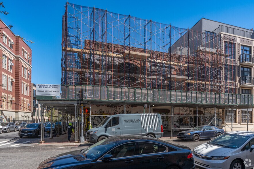395-403 Evergreen Ave, Brooklyn, NY à louer - Photo du bâtiment - Image 2 de 7