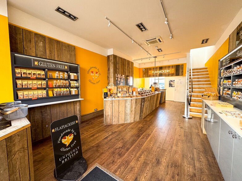 61 Church St, Falmouth for sale - Interior Photo - Image 3 of 7