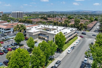 600 N Tustin Ave, Santa Ana, CA - Aérien  Vue de la carte