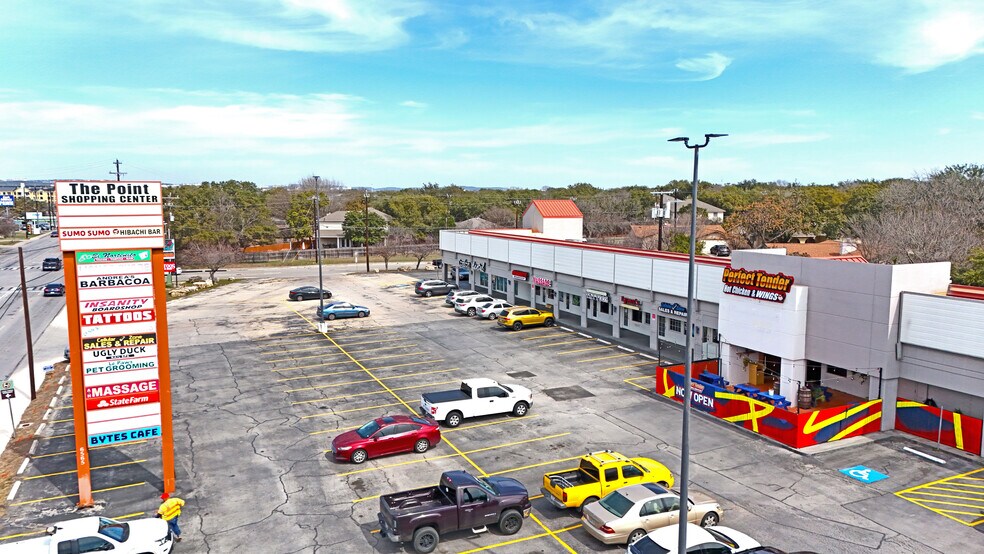6565 Babcock Rd, San Antonio, TX à louer - Photo du bâtiment - Image 2 de 6