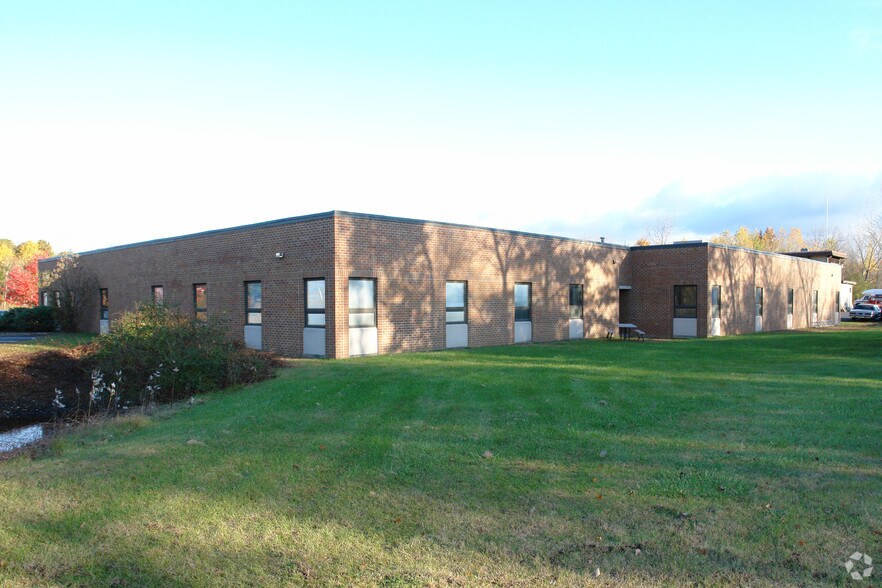 251 New Karner Rd, Colonie, NY à louer - Photo du bâtiment - Image 2 de 6