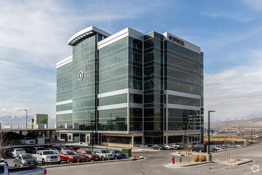 3300 N Triumph Blvd, Lehi, UT à louer - Photo du bâtiment - Image 2 de 20