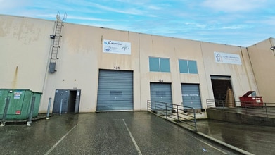 9 Burbidge St, Coquitlam, BC à louer Photo du bâtiment- Image 2 de 11