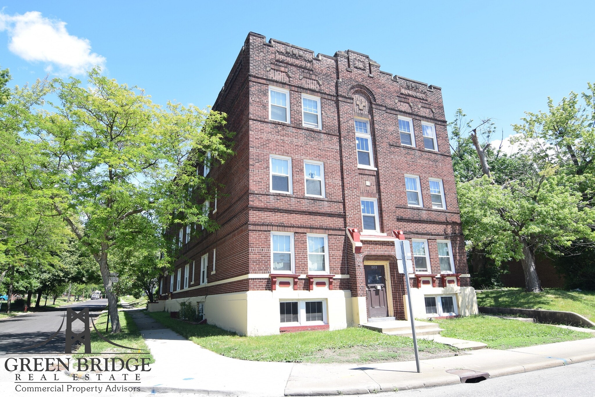 1933 Lee Rd, Cleveland, OH à vendre Photo du bâtiment- Image 1 de 10