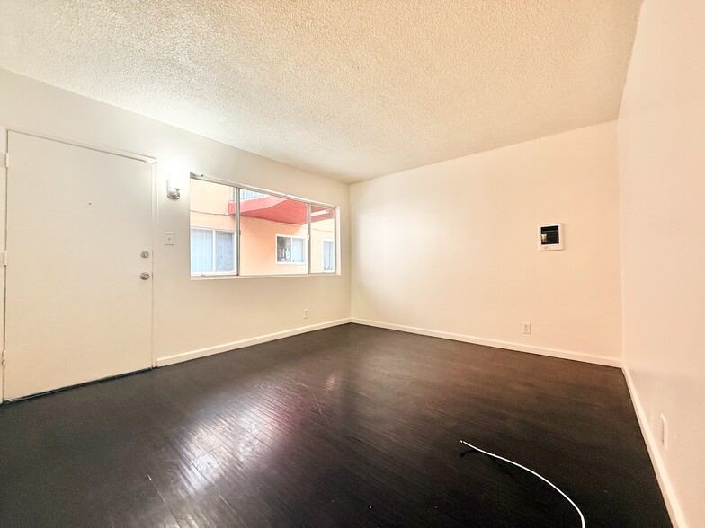 2718 S Cochran Ave, Los Angeles, CA for sale - Building Photo - Image 2 of 36