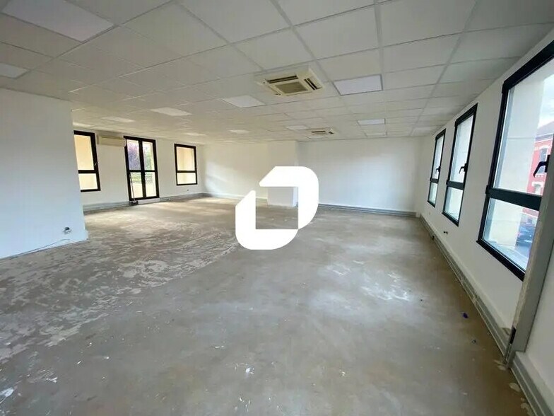Office in Asnières-sur-Seine for sale - Building Photo - Image 3 of 23