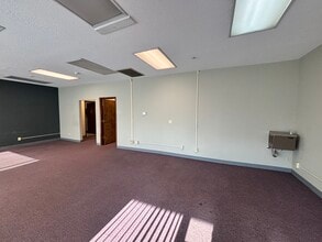 4660 Portland Rd, Salem, OR à louer Photo intérieure- Image 1 de 39